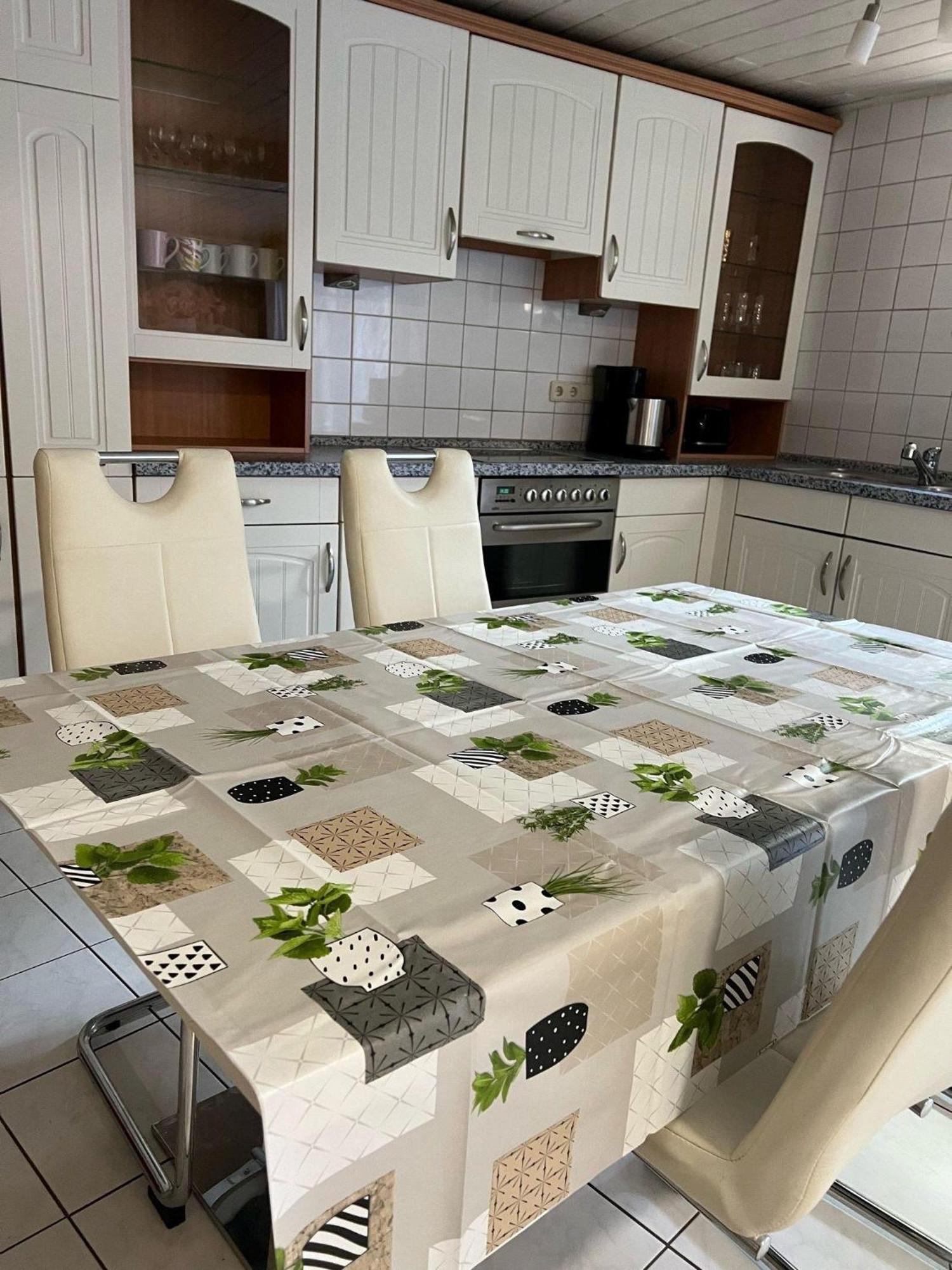 Linh'S Ferienwohnung Саарбург Экстерьер фото
