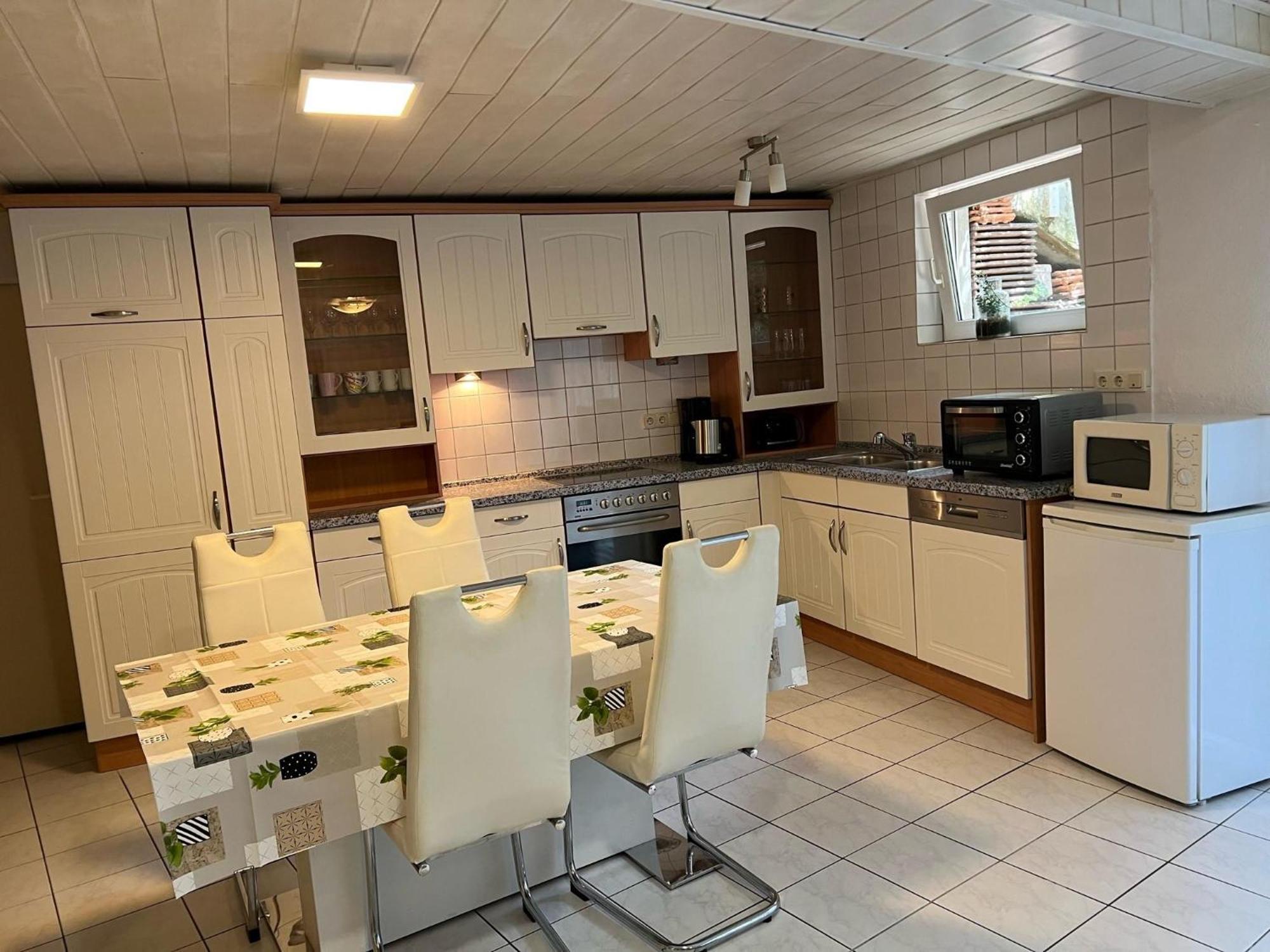 Linh'S Ferienwohnung Саарбург Экстерьер фото